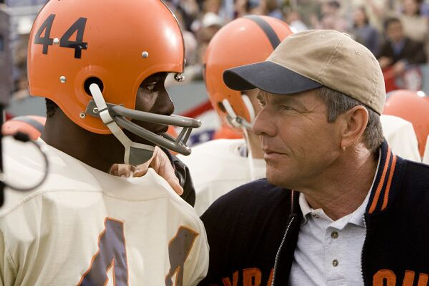 Dennis Quaid y Rob Brown en The Express