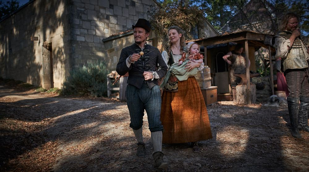 Mia Wasikowska y Damon Herriman en Judy & Punch