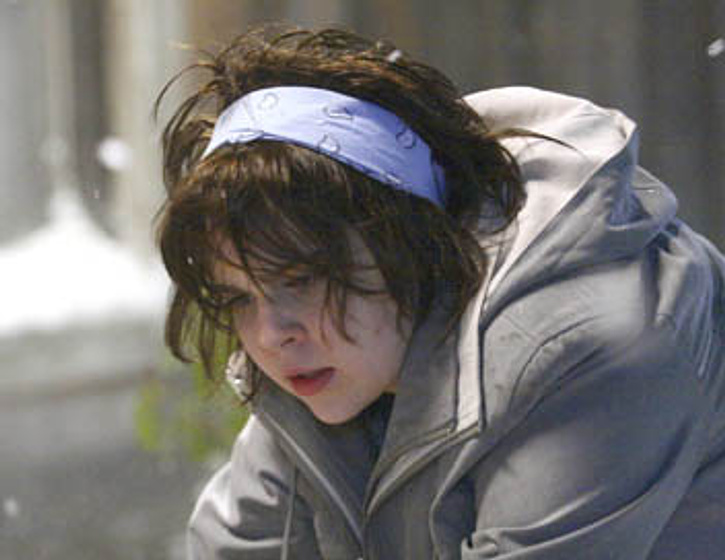 Mae Whitman en Un Enemigo en Casa
