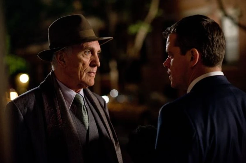Matt Damon y Terence Stamp en destino-oculto