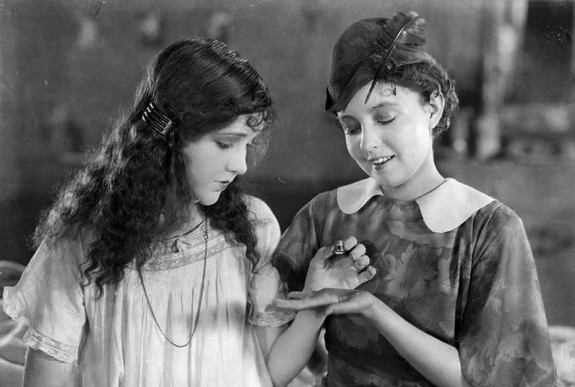 Betty Bronson y Mary Brian en peter-pan-1924
