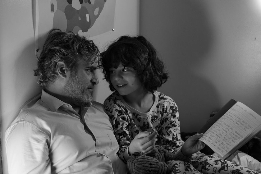 Joaquin Phoenix y Gaby Hoffmann en C'mon C'mon. Siempre adelante