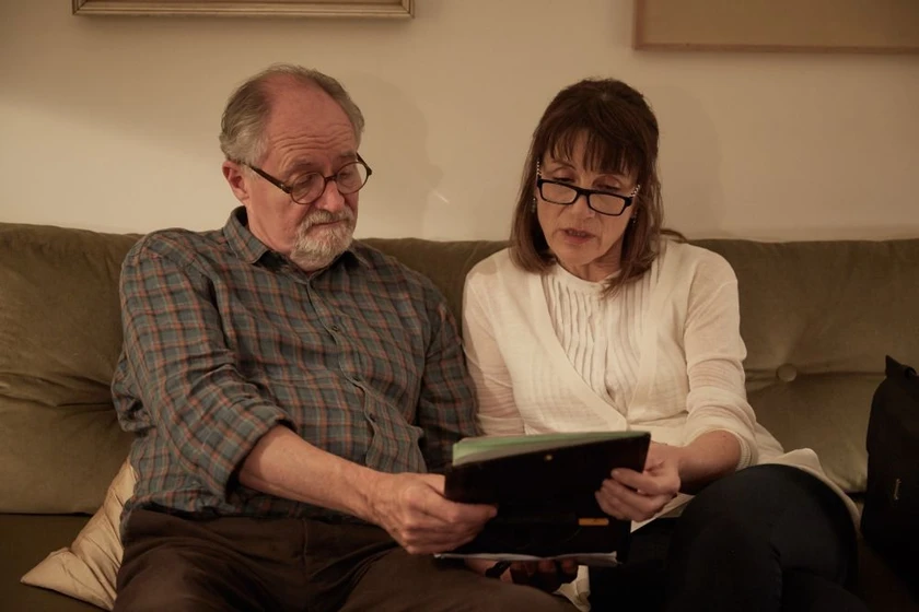 Jim Broadbent y Harriet Walter en el-sentido-de-un-final