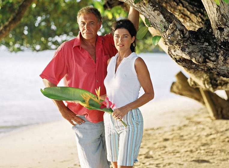Anja Kruse y Christian Kohlund en Dream Hotel: Seychelles