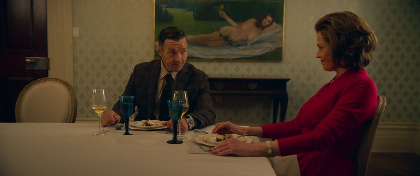 Sigourney Weaver y Joel Edgerton en El Maestro Jardinero