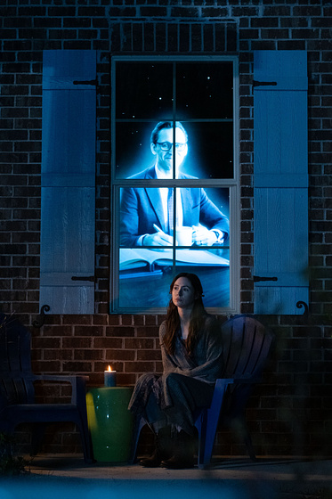 Tom Hiddleston y Karen Gillan en La Vida de Chuck