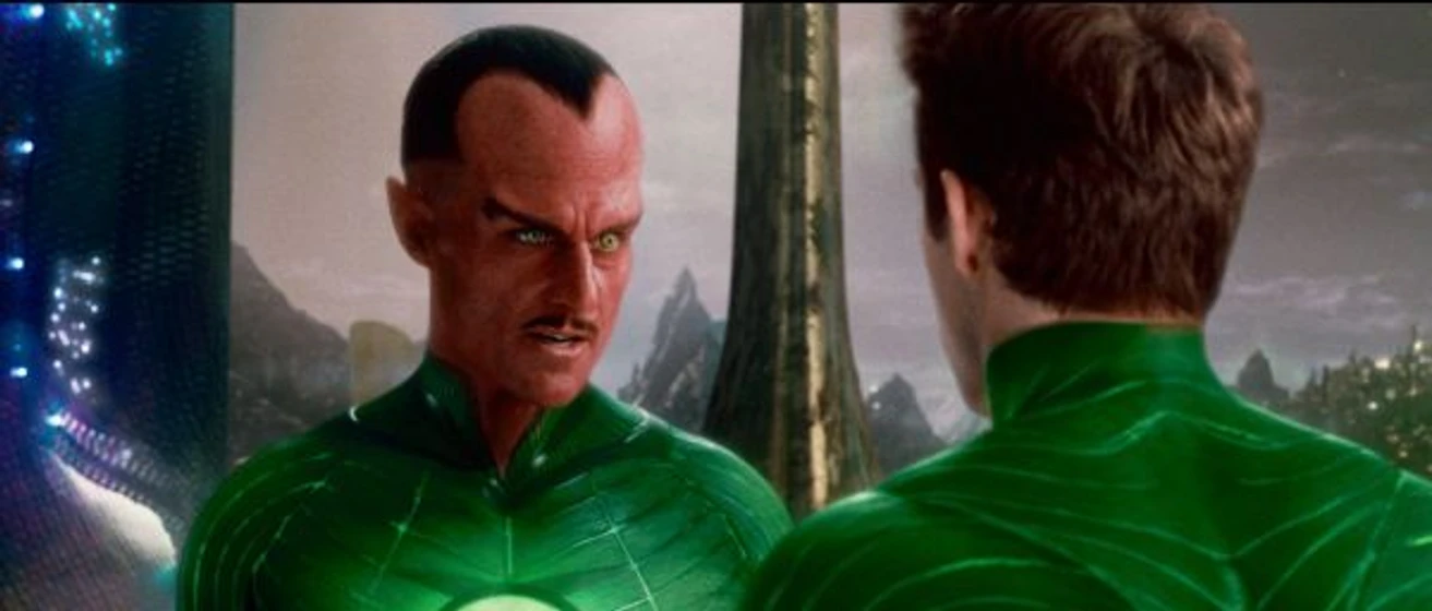 Ryan Reynolds y Mark Strong en green-lantern-linterna-verde