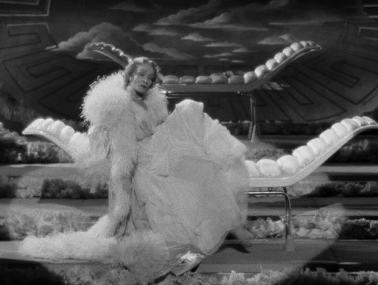 Marlene Dietrich en Pánico en la escena