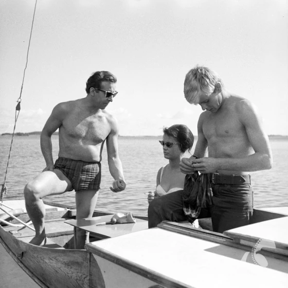 Leon Niemczyk, Jolanta Umecka y Zygmunt Malanowicz en el-cuchillo-en-el-agua