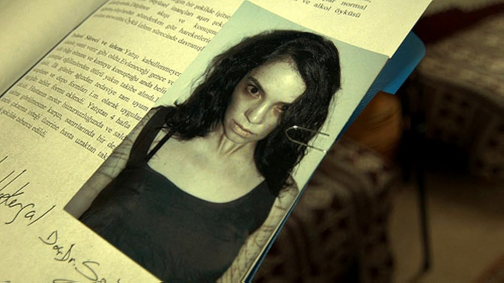 Cansu Kurgun en d-bbe-the-possession