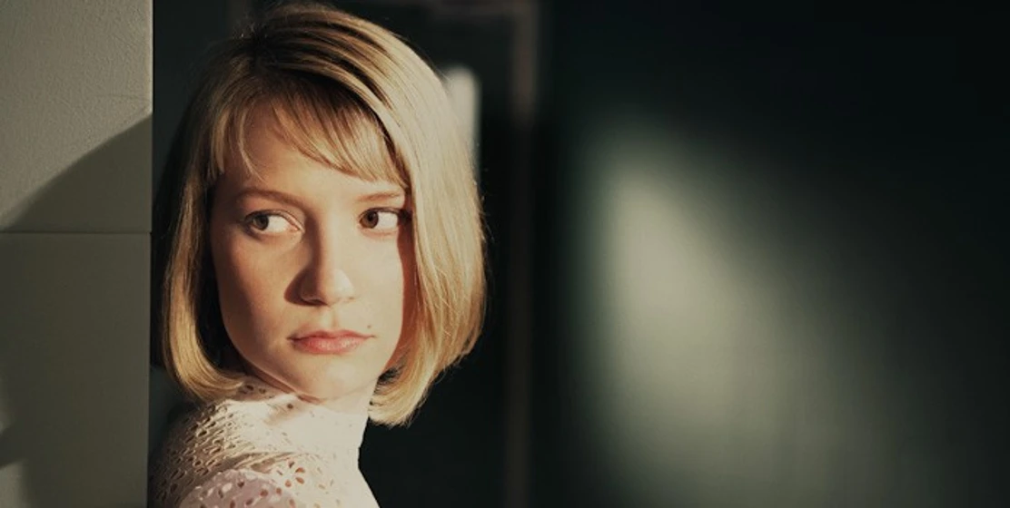 Mia Wasikowska en el-doble