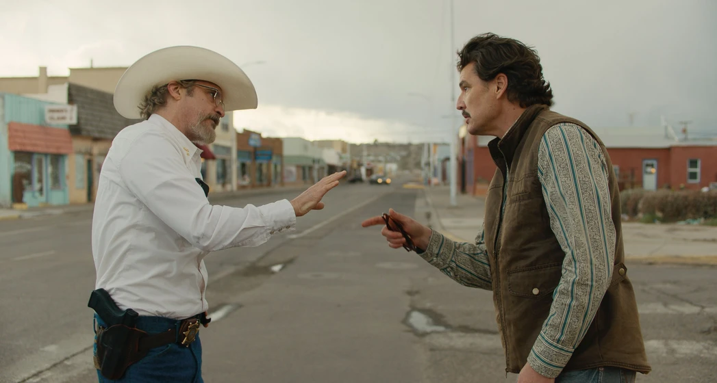 Joaquin Phoenix y Pedro Pascal en eddington