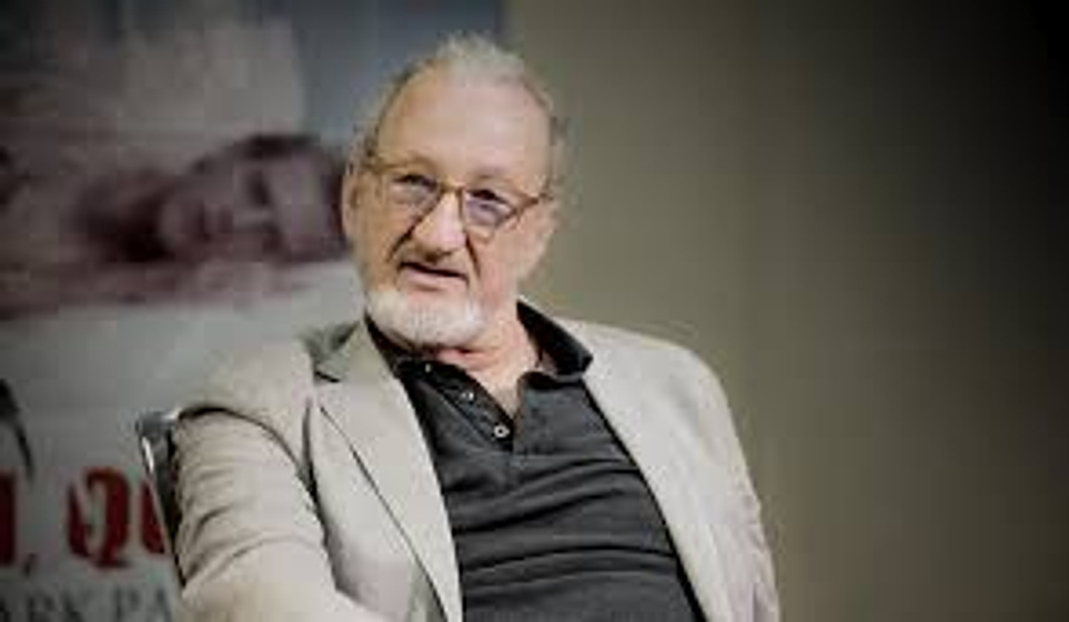 Robert Englund en Scream, Queen! My Nightmare on Elm Street