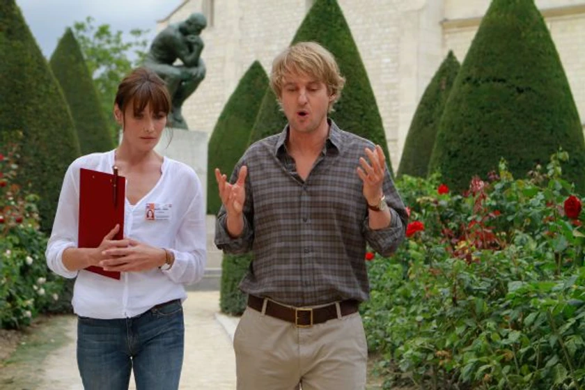Owen Wilson y Carla Bruni en midnight-in-paris
