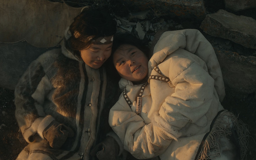 Theresia Kappianaq y Haiden Angutimarik en Wrong Husband