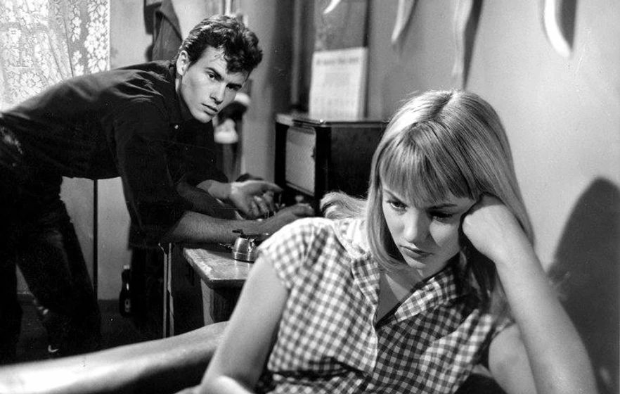 Horst Buchholz y Karin Baal en teenage-wolfpack