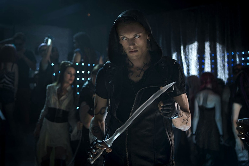 Jamie Campbell Bower en Cazadores de sombras: Ciudad de hueso