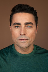picture of actor Ricardo Pereira