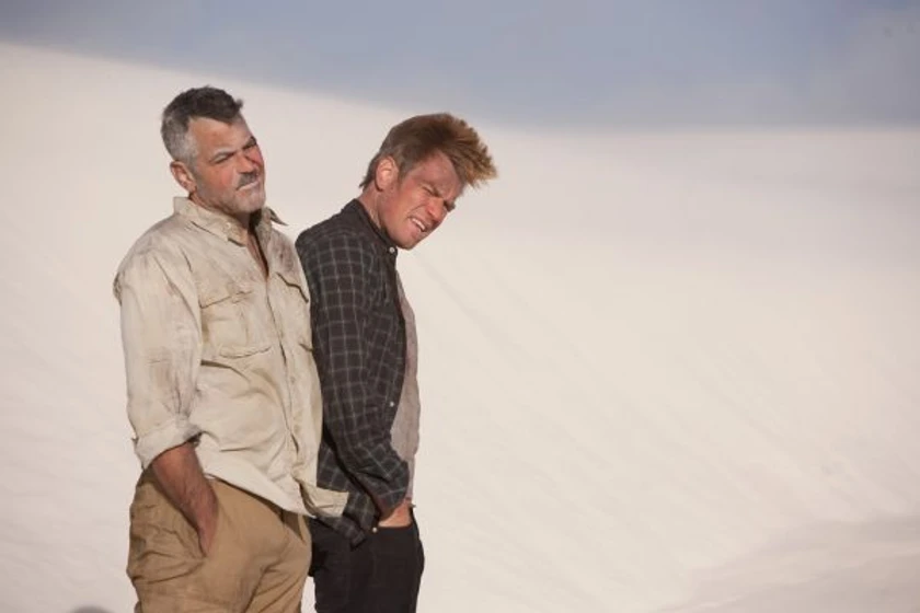 George Clooney y Ewan McGregor en los-hombres-que-miraban-fijamente-a-las-cabras