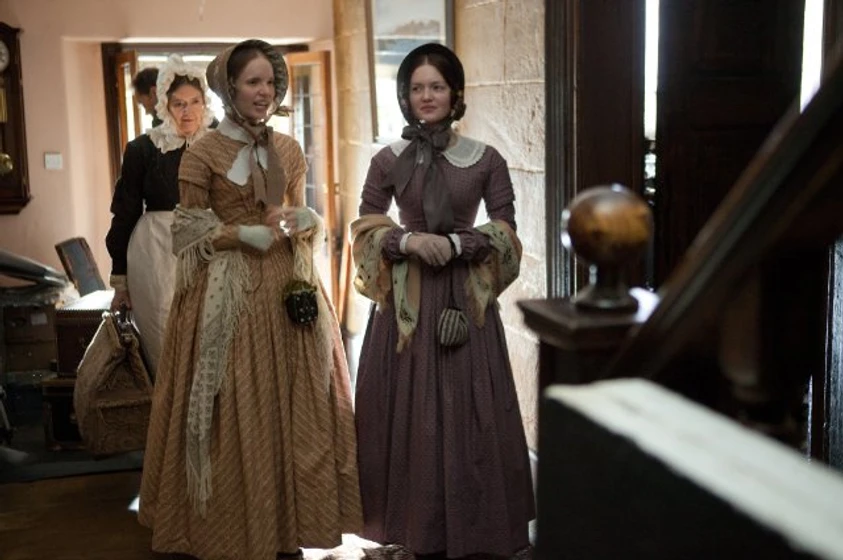 Tamzin Merchant y Holliday Grainger en jane-eyre-2011