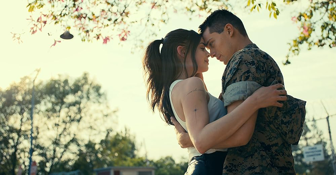 Nicholas Galitzine y Sofia Carson en Corazones Malheridos