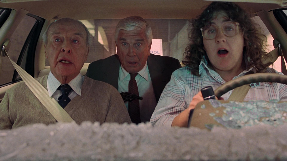 Leslie Nielsen, John Houseman y Winifred Freedman en Agárralo como puedas