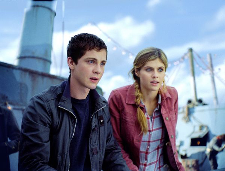 Logan Lerman y Alexandra Daddario en Percy Jackson y el Mar de los Monstruos