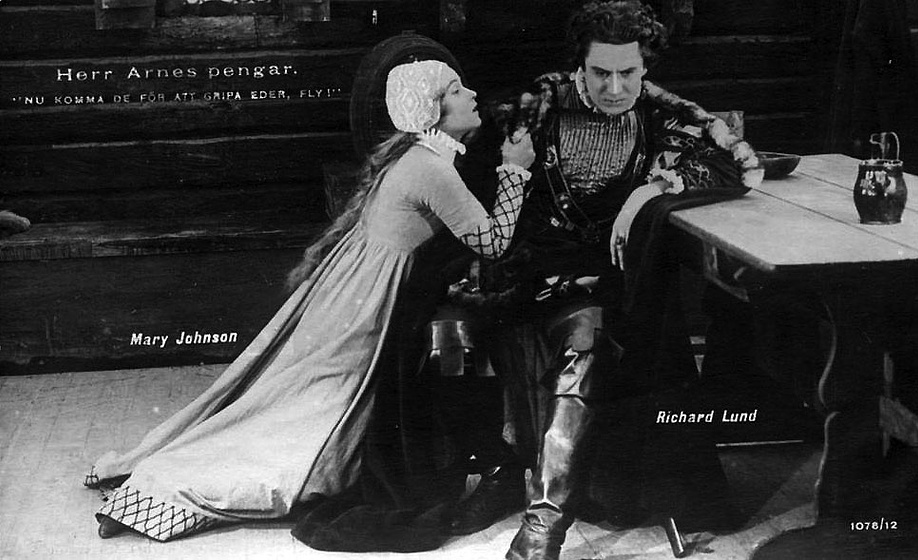 Richard Lund y Mary Johnson en El Tesoro de Arne