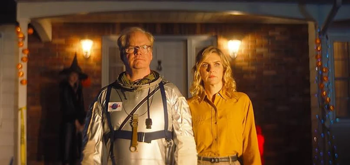 Jim Gaffigan y Rhea Seehorn en linoleum