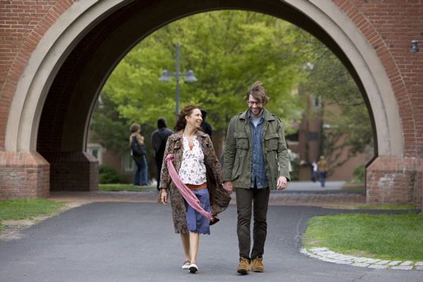 John Krasinski y Maya Rudolph en Un Lugar donde quedarse
