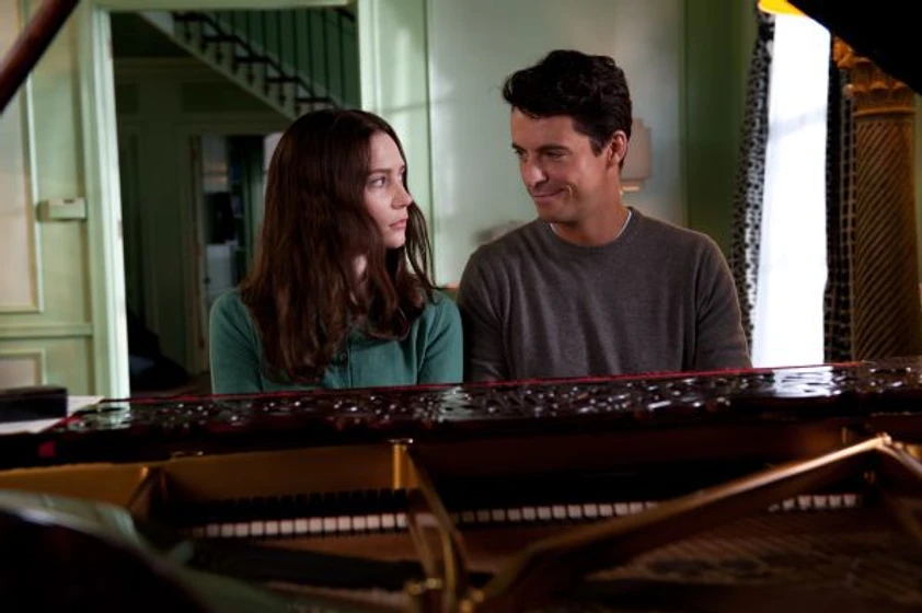 Matthew Goode y Mia Wasikowska en Stoker