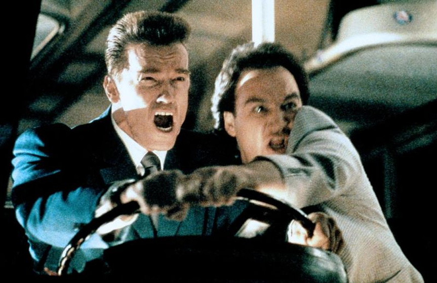 Arnold Schwarzenegger y Jim Belushi en Danko, Calor Rojo