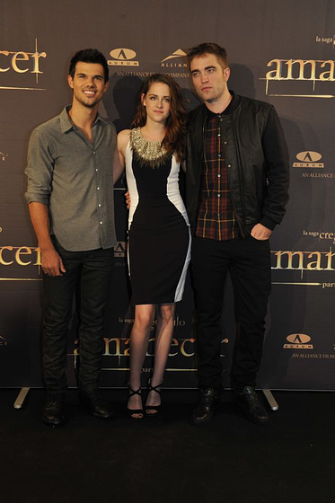 Kristen Stewart, Robert Pattinson y Taylor Lautner en La Saga Crepúsculo: Amanecer - Parte 2 (Photocall en Madrid. Noviembre 2012)