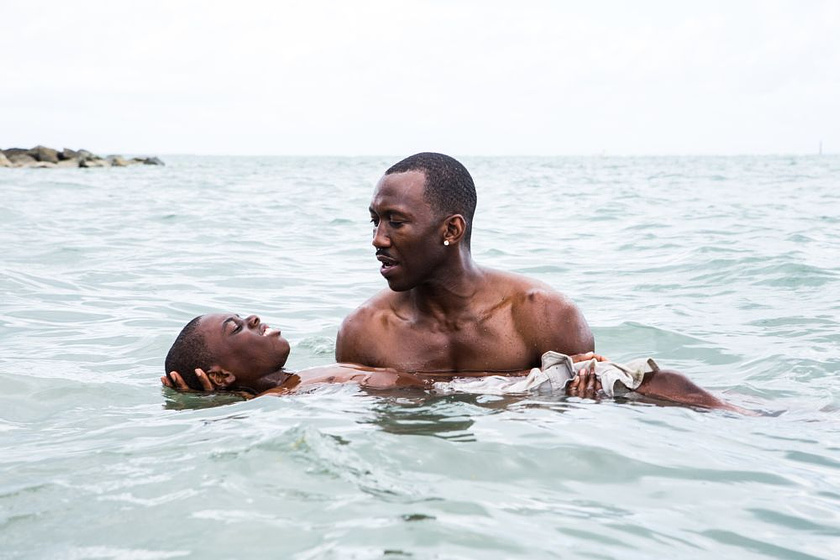 Mahershala Ali y Alex R. Hibbert en Moonlight