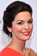 photo of person Alana De La Garza