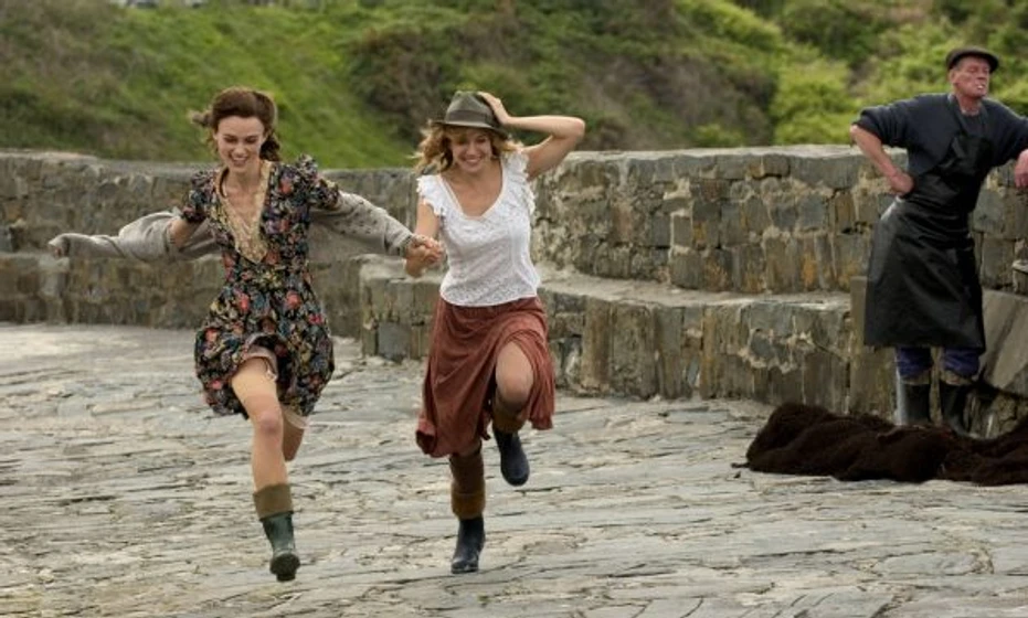 Keira Knightley y Sienna Miller en En el límite del amor