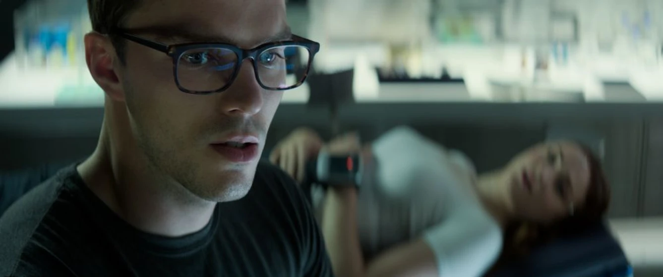 Nicholas Hoult y Sophie Turner en x-men-fenix-oscura