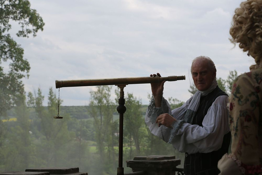 Charles Dance en El Misterio del Dragón