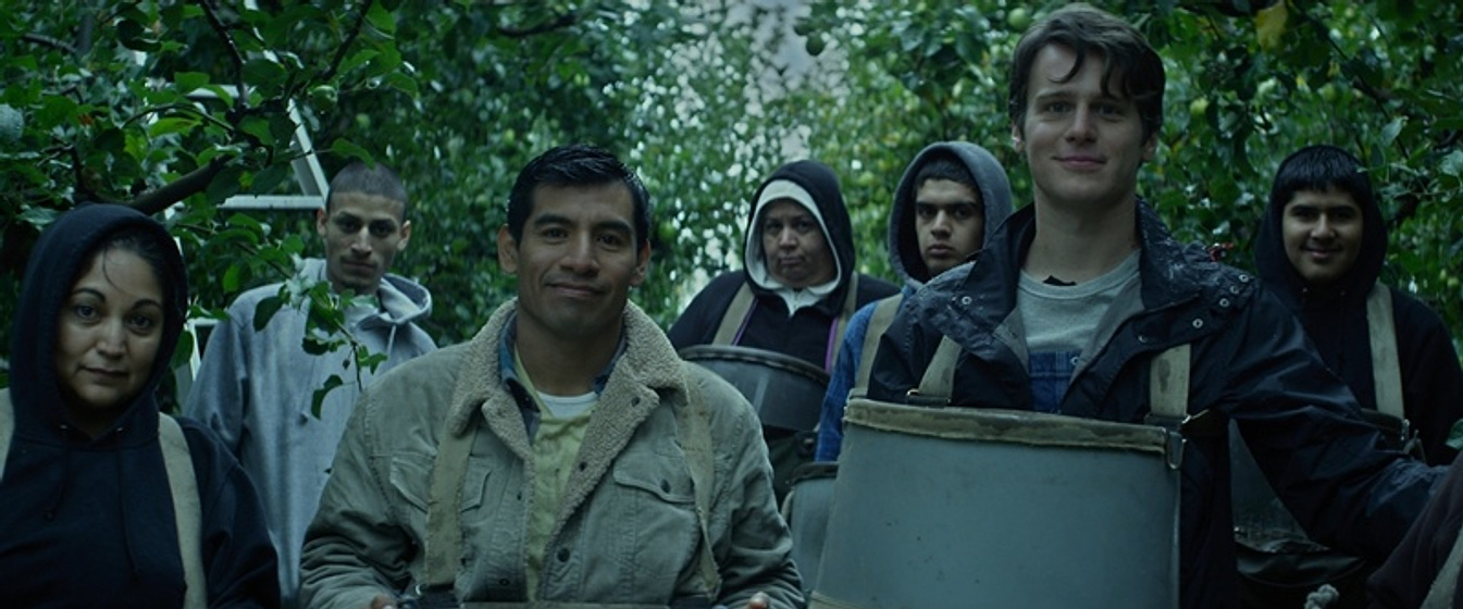 Jonathan Groff y Eloy Méndez en C.O.G.
