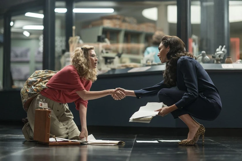 Kristen Wiig y Gal Gadot en wonder-woman-1984