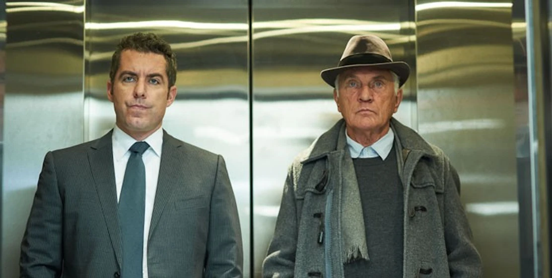 Terence Stamp y Jason Jones en the-art-of-the-steal