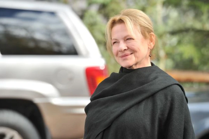 Dianne Wiest en por-fin-solos-dbbfdc34-a71a-4727-a00e-508c961f0e72