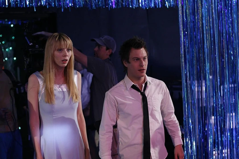 Noah Segan y Alexi Wasser en cabin-fever-2-spring-fever