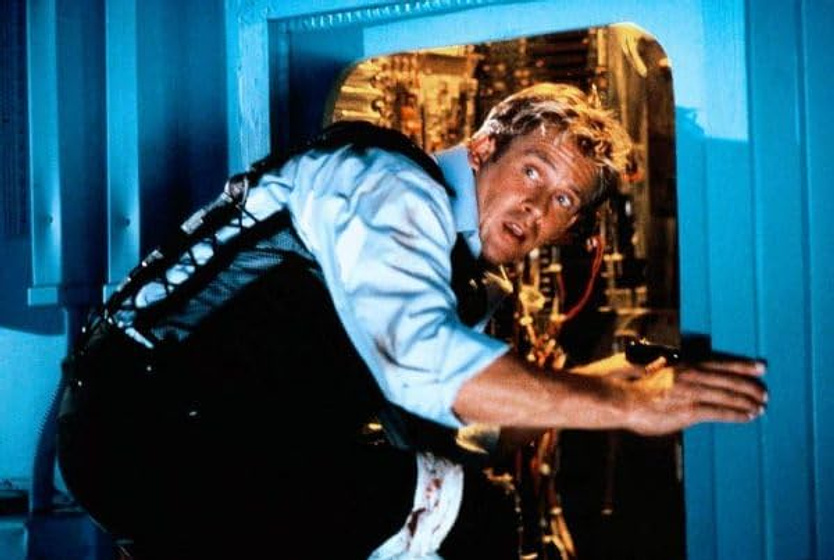 Michael Dudikoff en Inmersión de Emergencia