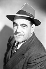 picture of actor Dewey Robinson