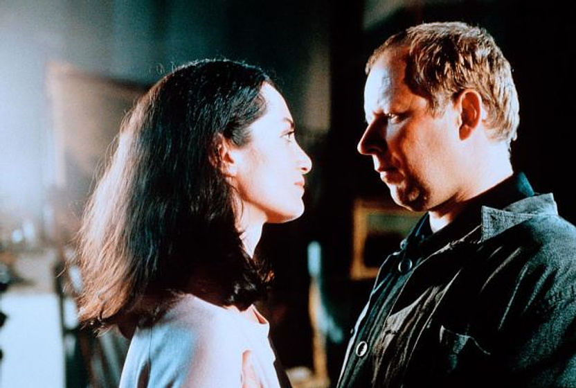 Axel Milberg y Natalia Wörner en Las Llamas del Infierno