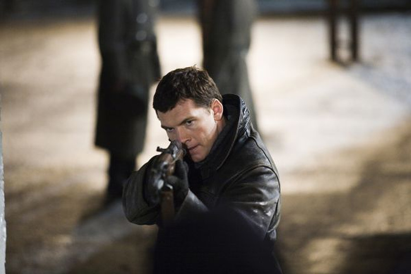 Sam Worthington en La Deuda
