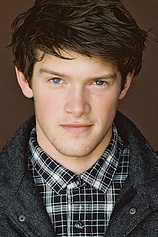 picture of actor Alex MacNicoll