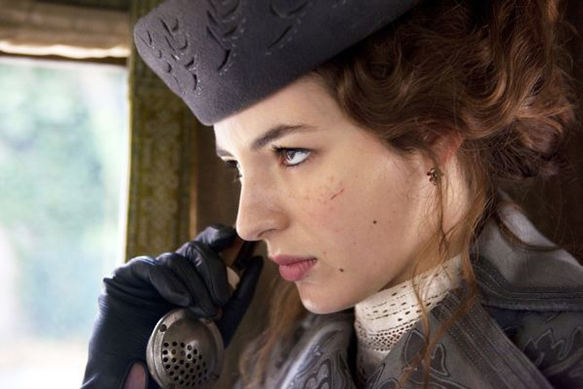 Louise Bourgoin en Adele y el misterio de la momia