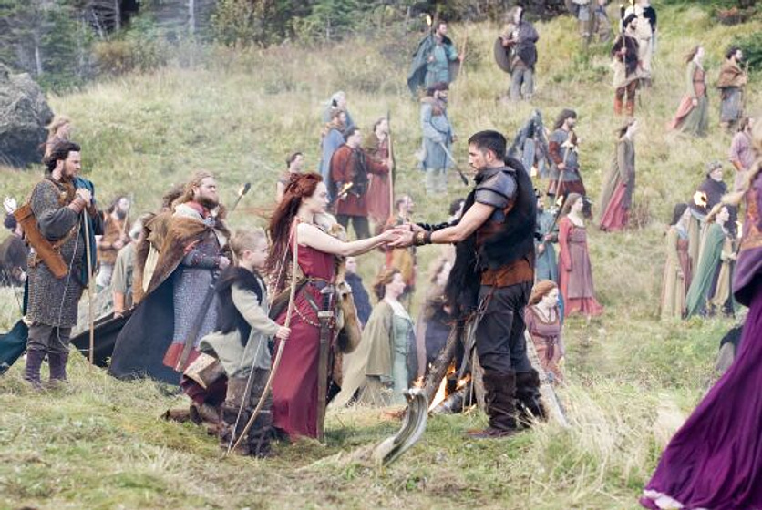 Jim Caviezel y Sophia Myles en Outlander